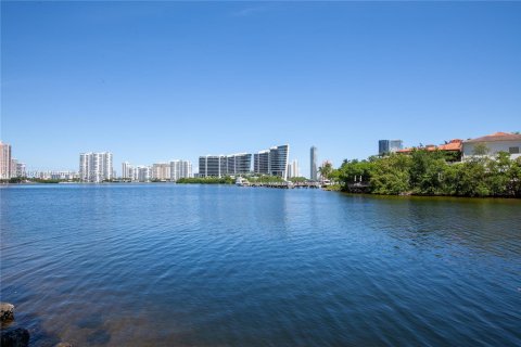 Copropriété à vendre à Aventura, Floride: 2 chambres, 122.26 m2 № 2263641 - photo 2