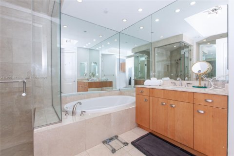 Copropriété à vendre à Aventura, Floride: 2 chambres, 122.26 m2 № 2263641 - photo 25