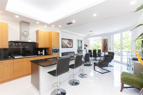 Condo à Aventura, Floride, 2 chambres  № 2263641