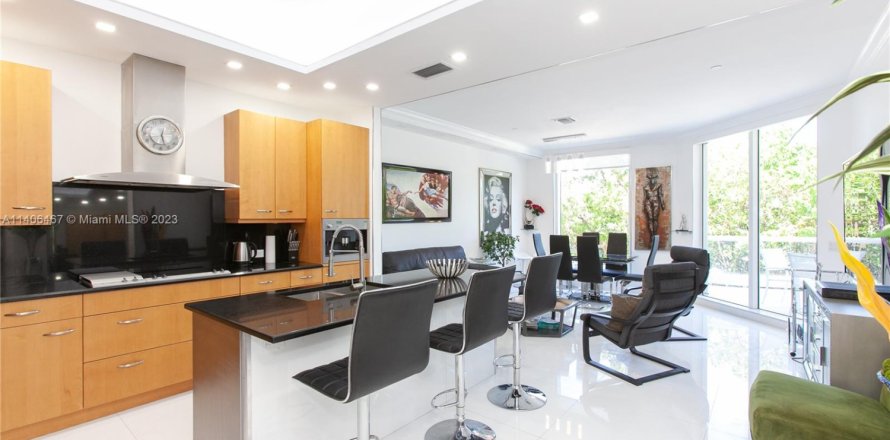 Condo à Aventura, Floride, 2 chambres  № 2263641