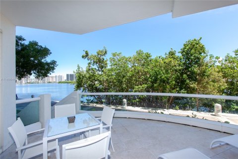 Copropriété à vendre à Aventura, Floride: 2 chambres, 122.26 m2 № 2263641 - photo 3
