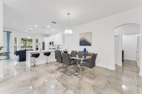 Casa en venta en Homestead, Florida, 3 dormitorios, 176.24 m2 № 1946718 - foto 8