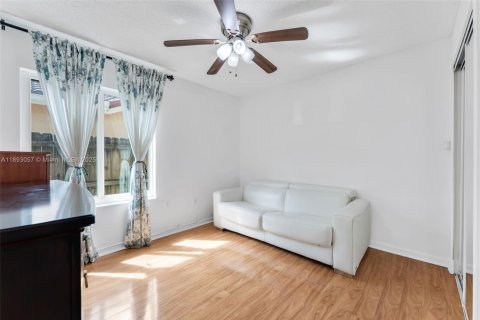 Casa en venta en Homestead, Florida, 3 dormitorios, 176.24 m2 № 1946718 - foto 20