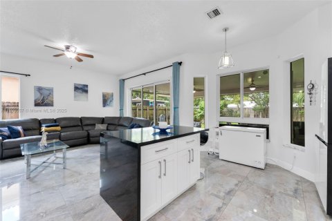 Casa en venta en Homestead, Florida, 3 dormitorios, 176.24 m2 № 1946718 - foto 5