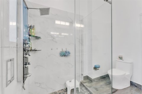 Casa en venta en Homestead, Florida, 3 dormitorios, 176.24 m2 № 1946718 - foto 15