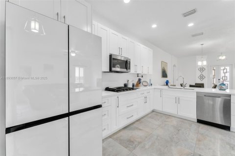 Casa en venta en Homestead, Florida, 3 dormitorios, 176.24 m2 № 1946718 - foto 4