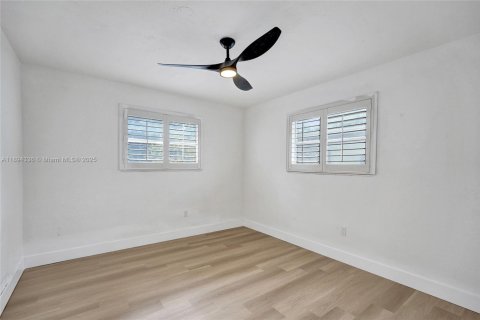 Casa en venta en Sunrise, Florida, 3 dormitorios, 119.1 m2 № 1946109 - foto 3