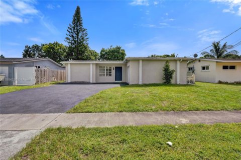 Casa en venta en Sunrise, Florida, 3 dormitorios, 119.1 m2 № 1946109 - foto 1