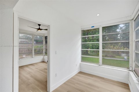 Casa en venta en Sunrise, Florida, 3 dormitorios, 119.1 m2 № 1946109 - foto 5