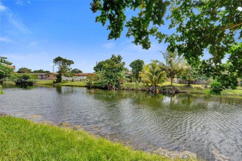 Casa en venta en Sunrise, Florida, 3 dormitorios, 119.1 m2 № 1946109 - foto 9