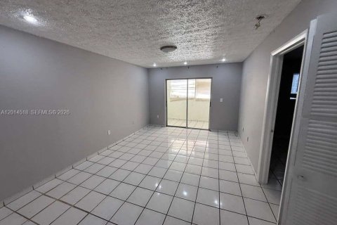 Condo in Hialeah, Florida, 2 bedrooms № 2076512 - photo 5