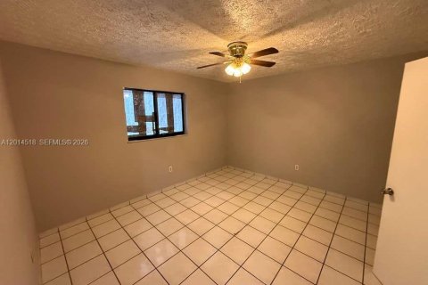 Condo in Hialeah, Florida, 2 bedrooms № 2076512 - photo 6