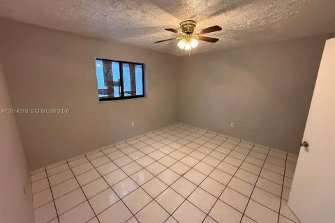Condo in Hialeah, Florida, 2 bedrooms № 2076512 - photo 7