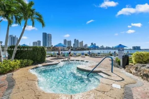 Copropriété à vendre à Aventura, Floride: 2 chambres, 126.81 m2 № 1859885 - photo 9