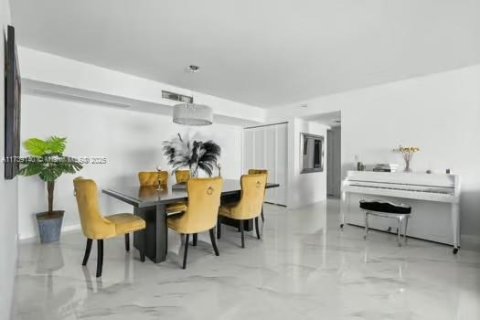 Copropriété à vendre à Aventura, Floride: 2 chambres, 126.81 m2 № 1859885 - photo 20