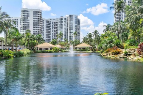 Copropriété à vendre à Aventura, Floride: 2 chambres, 126.81 m2 № 1859885 - photo 1