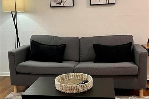Condo in Orlando, Florida, 1 bedroom № 2217530 - photo 2