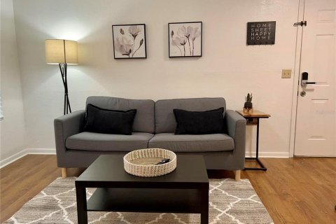 Condo in Orlando, Florida, 1 bedroom № 2217530 - photo 3
