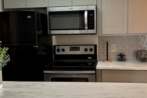 Condo in Orlando, Florida, 1 bedroom № 2217530 - photo 4