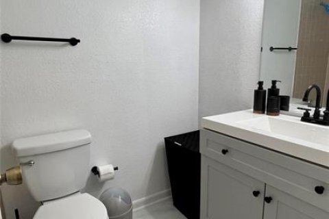 Condo in Orlando, Florida, 1 bedroom № 2217530 - photo 9