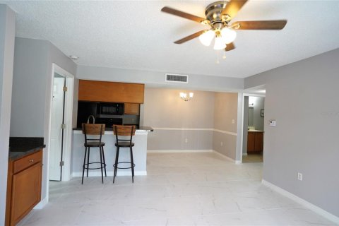 Condominio en venta en Brandon, Florida, 2 dormitorios, 85.1 m2 № 1907352 - foto 2