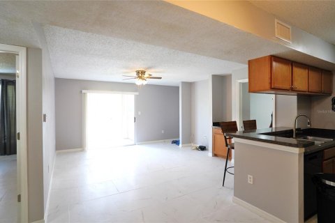 Condominio en venta en Brandon, Florida, 2 dormitorios, 85.1 m2 № 1907352 - foto 5