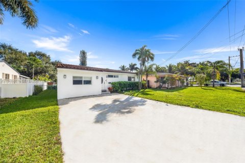 Casa en venta en Hollywood, Florida, 4 dormitorios, 142.42 m2 № 2081347 - foto 3