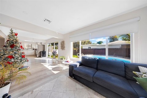 Casa en venta en Hollywood, Florida, 4 dormitorios, 142.42 m2 № 2081347 - foto 13