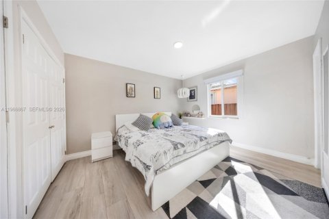 Casa en venta en Hollywood, Florida, 4 dormitorios, 142.42 m2 № 2081347 - foto 17