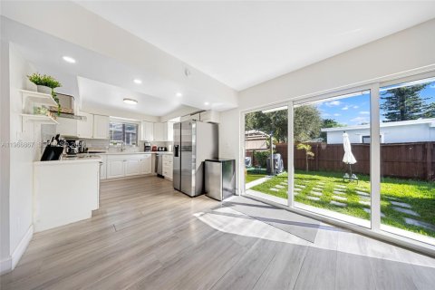 Casa en venta en Hollywood, Florida, 4 dormitorios, 142.42 m2 № 2081347 - foto 8