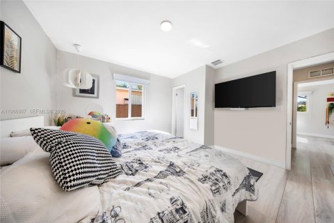 Casa en venta en Hollywood, Florida, 4 dormitorios, 142.42 m2 № 2081347 - foto 15