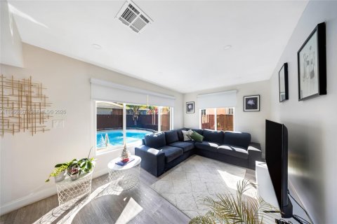 Casa en venta en Hollywood, Florida, 4 dormitorios, 142.42 m2 № 2081347 - foto 14