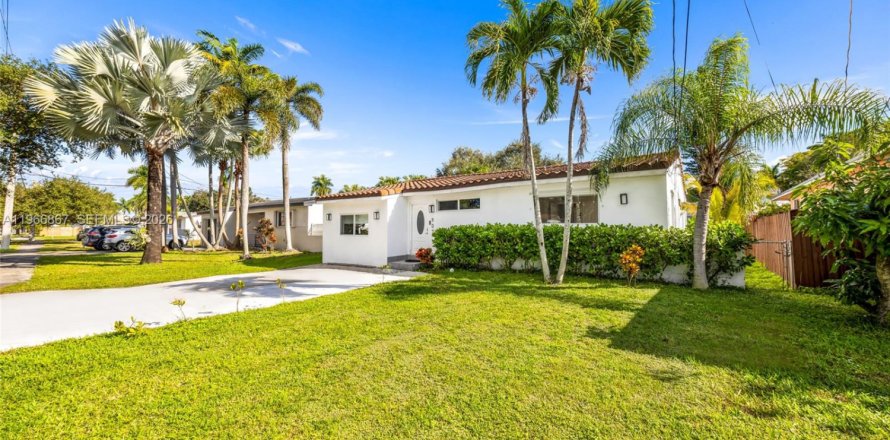 Casa en Hollywood, Florida 4 dormitorios, 142.42 m2 № 2081347
