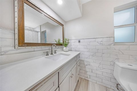 Casa en venta en Hollywood, Florida, 4 dormitorios, 142.42 m2 № 2081347 - foto 23