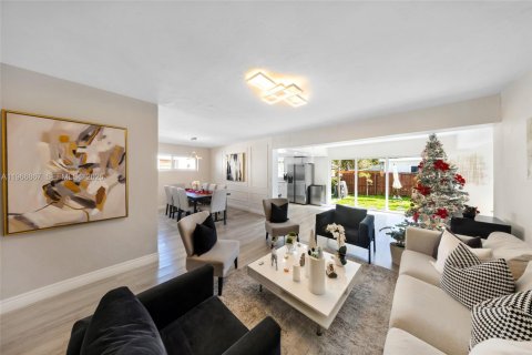 Casa en venta en Hollywood, Florida, 4 dormitorios, 142.42 m2 № 2081347 - foto 6