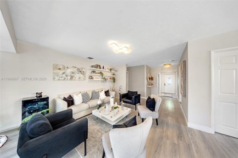 Casa en venta en Hollywood, Florida, 4 dormitorios, 142.42 m2 № 2081347 - foto 5