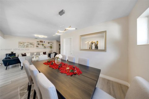 Casa en venta en Hollywood, Florida, 4 dormitorios, 142.42 m2 № 2081347 - foto 7