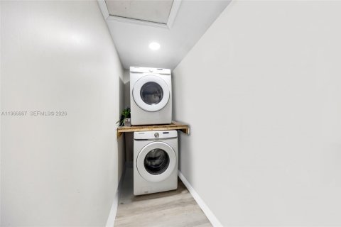 Casa en venta en Hollywood, Florida, 4 dormitorios, 142.42 m2 № 2081347 - foto 30