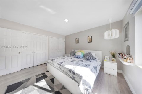 Casa en venta en Hollywood, Florida, 4 dormitorios, 142.42 m2 № 2081347 - foto 16