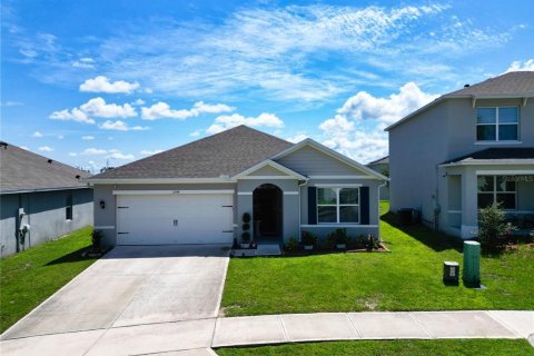 House in Zellwood, Florida 3 bedrooms, 155.33 sq.m. № 2195768