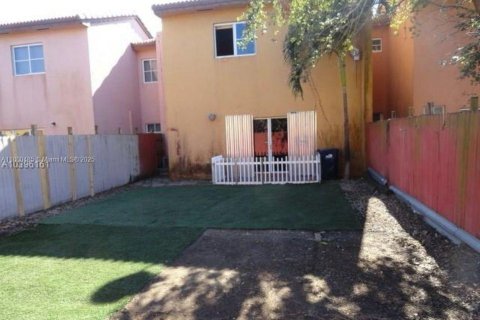Townhouse in Florida City, Florida 3 bedrooms, 141.86 sq.m. № 1695740 - photo 11