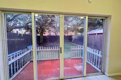 Townhouse in Florida City, Florida 3 bedrooms, 141.86 sq.m. № 1695740 - photo 12