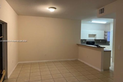 Townhouse in Florida City, Florida 3 bedrooms, 141.86 sq.m. № 1695740 - photo 4