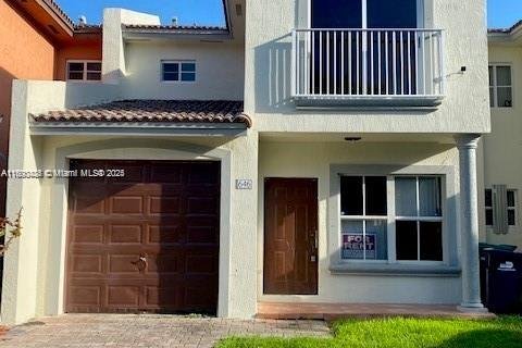 Townhouse in Florida City, Florida 3 bedrooms, 141.86 sq.m. № 1695740 - photo 1