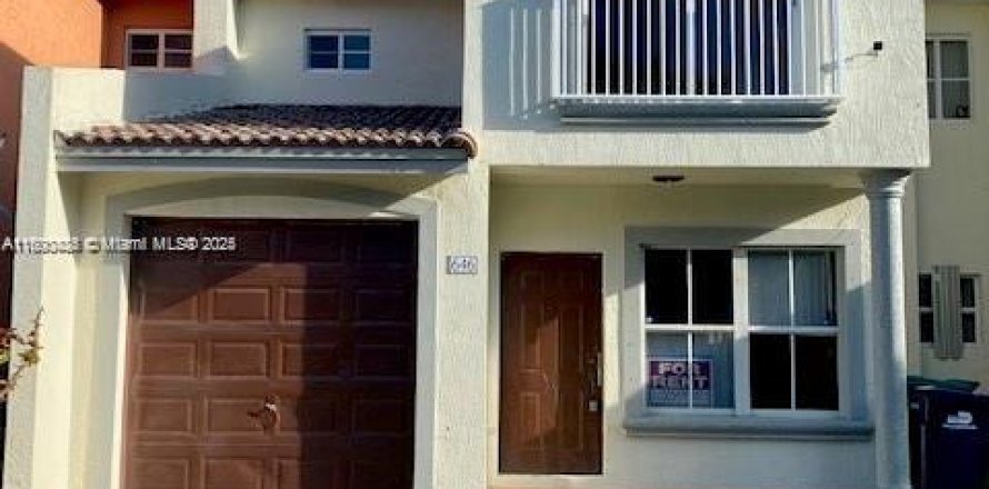 Townhouse in Florida City, Florida 3 bedrooms, 141.86 sq.m. № 1695740