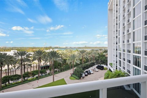 Condominio en alquiler en Bal Harbour, Florida, 1 dormitorio, 83.24 m2 № 1927007 - foto 17