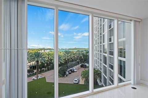 Condominio en alquiler en Bal Harbour, Florida, 1 dormitorio, 83.24 m2 № 1927007 - foto 14