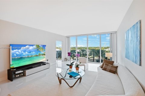 Condominio en alquiler en Bal Harbour, Florida, 1 dormitorio, 83.24 m2 № 1927007 - foto 13