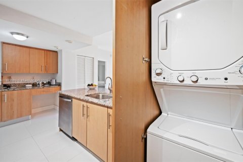 Condominio en alquiler en Bal Harbour, Florida, 1 dormitorio, 83.24 m2 № 1927007 - foto 4