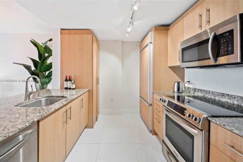 Condominio en alquiler en Bal Harbour, Florida, 1 dormitorio, 83.24 m2 № 1927007 - foto 3